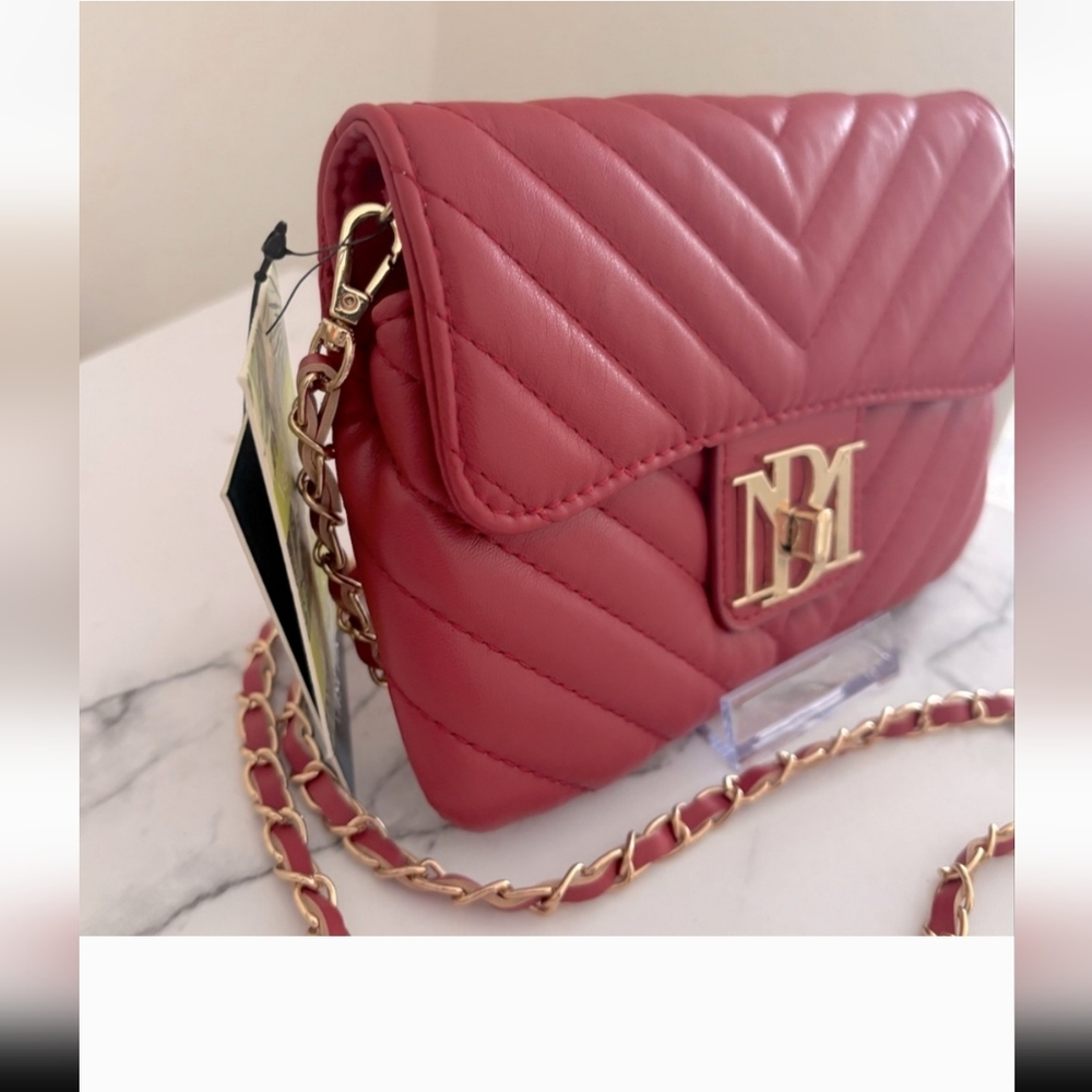 Badgley Mischka NWT Simple Phone Crossbody with Turn Lock - Red Quilted Bag - Picture 2 of 8
